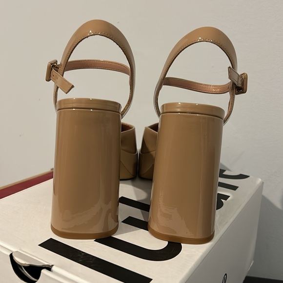 NWT Brand new, never worn Vince Camuto heels - Picture 2 of 5